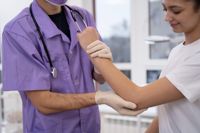 Best Elbow Fracture Treatment in Faridabad